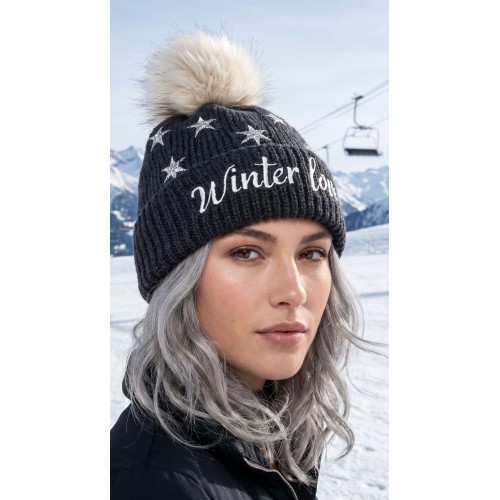 Wunderschöne, handgestrickte Wintermütze aus Alpaka und Merino mit einem Bommel aus echtem Fell, Unikat