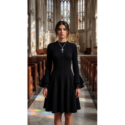 „Little Black“ – handgestricktes Kleid aus Seide, Merinowolle und Mohair, Unikat